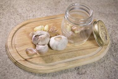 Inaktiver Knoblauch, um Parasiten aus dem Körper zu entfernen